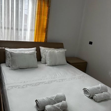 Guest House Adi Hoxha Berat Eksteriør billede