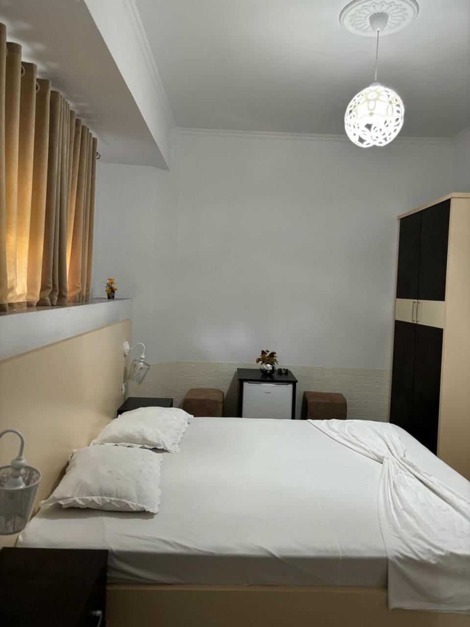 Guest House Adi Hoxha Berat Eksteriør billede