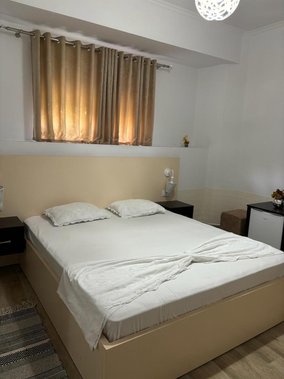 Guest House Adi Hoxha Berat Eksteriør billede