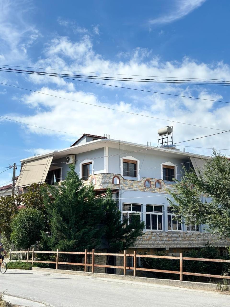 Guest House Adi Hoxha Berat Eksteriør billede