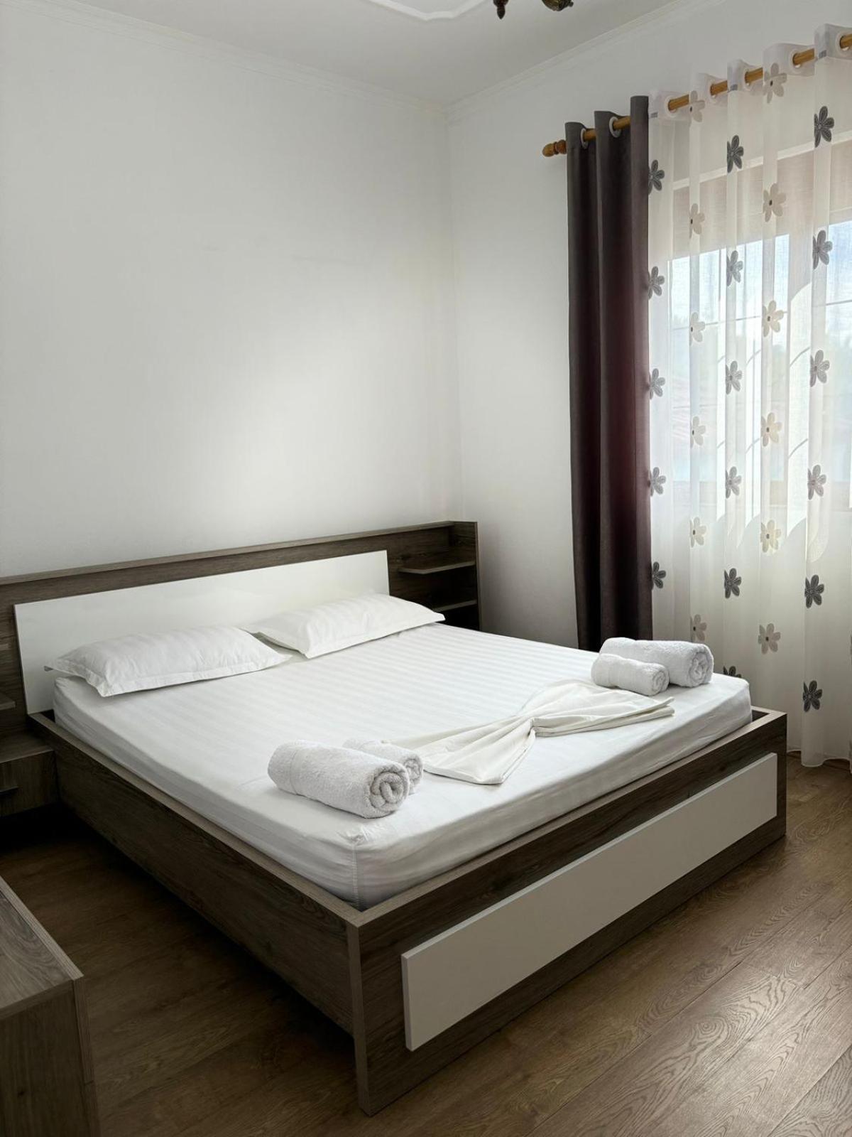 Guest House Adi Hoxha Berat Eksteriør billede