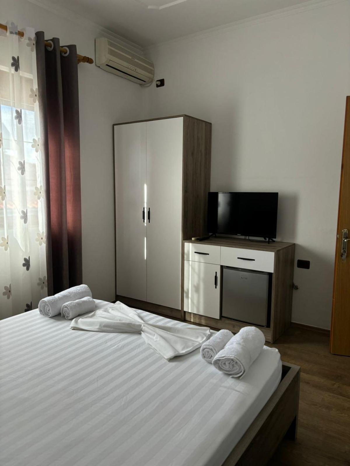 Guest House Adi Hoxha Berat Eksteriør billede