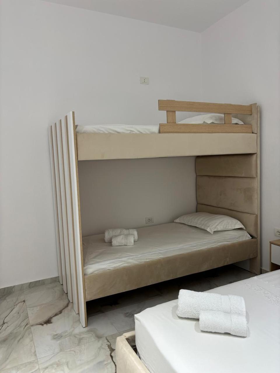 Guest House Adi Hoxha Berat Eksteriør billede