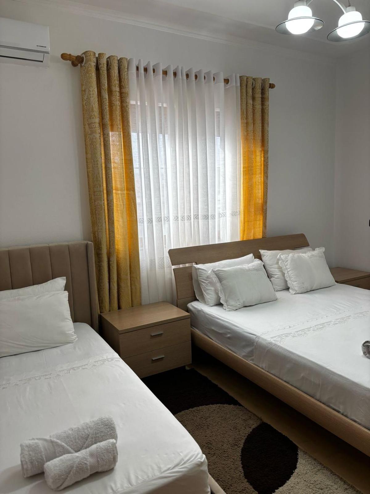Guest House Adi Hoxha Berat Eksteriør billede