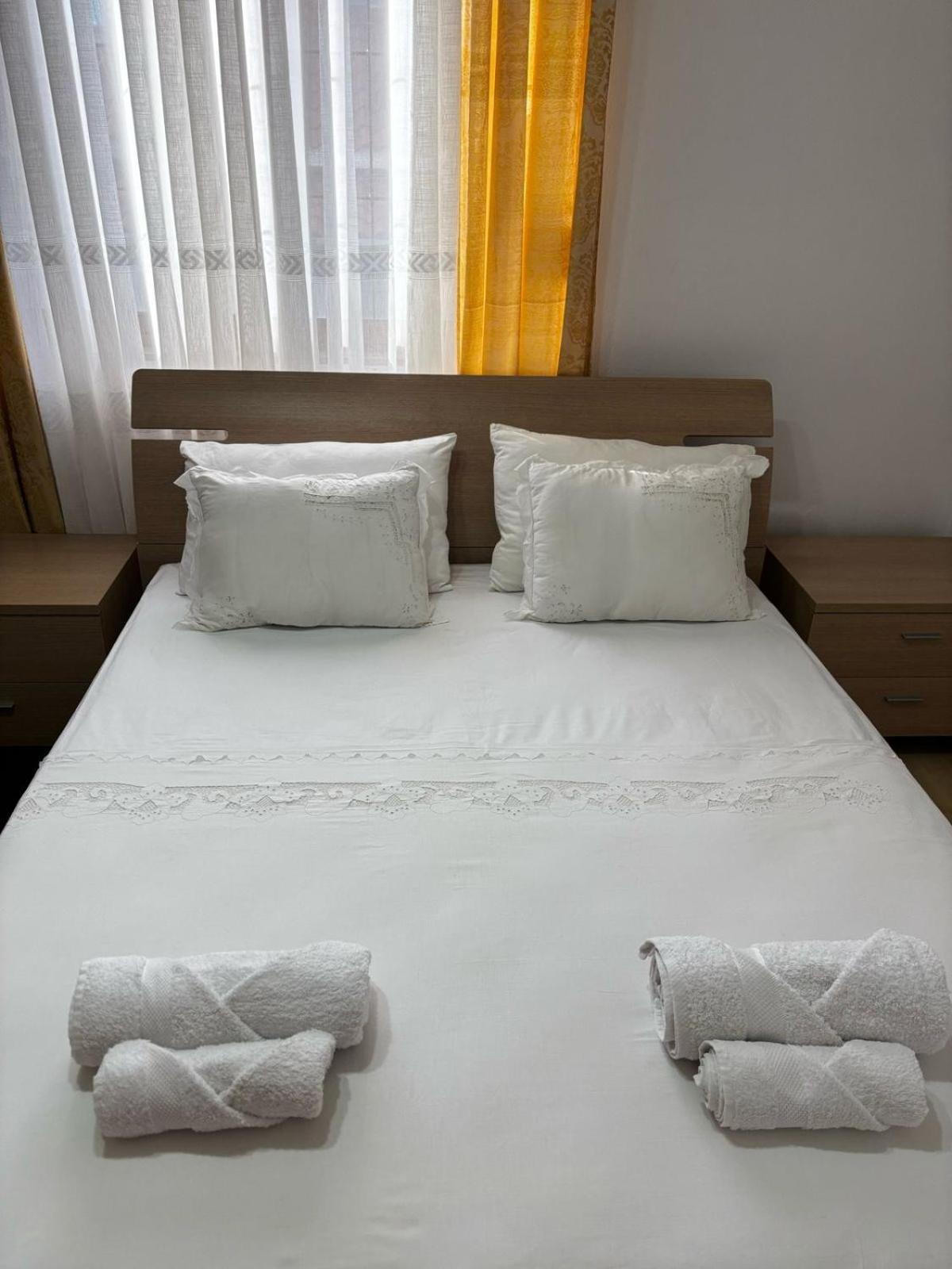 Guest House Adi Hoxha Berat Eksteriør billede